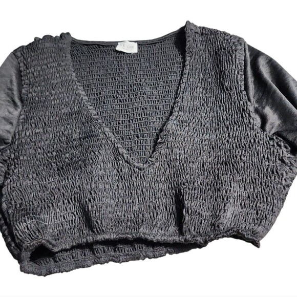Le Lis Collection Black Cropped Smocked Top Size Small Chic Girls Night Out Club - Picture 5 of 7